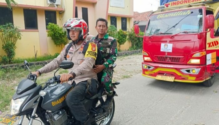 Kapolsek Cikarang Timur Terjunkan Bhabinkamtibmas Amankan Distribusi Logistik Pilkada Serentak 2024