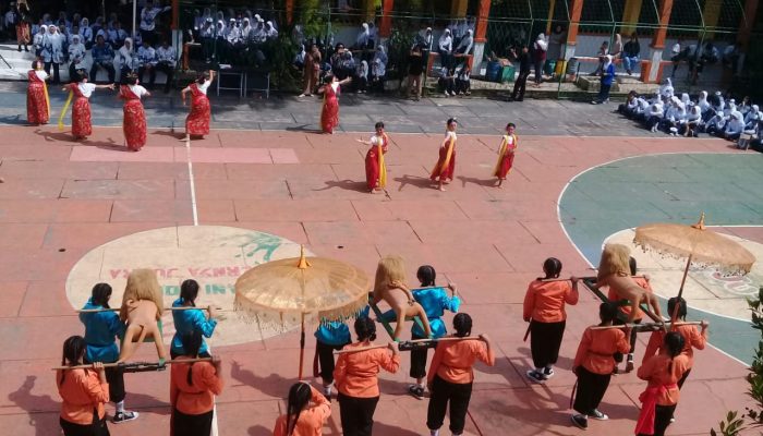 Peringati Hari Guru Nasional SMP Negeri 31 Bandung Gelar Penghormatan Untuk Para Guru