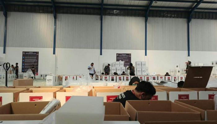 Ironis, Anggaran Pilkada 2024 KPU Kabupaten Bekasi Milyaran Namun Pekerja di Gudang KPU Upahnya Belum Dilunasi