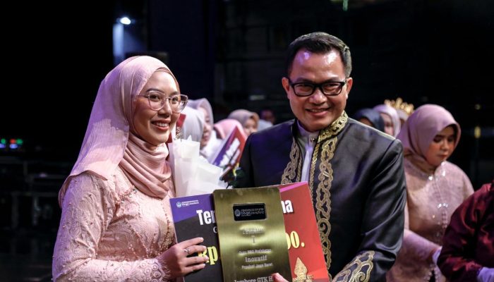 Bagimu Guru Hari Guru Nasional, Kadisdik Jabar Wahyu Mijaya Berikan Apresiasi kepada Ratusan GTK 