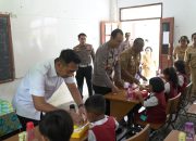 Polisi Peduli, Polres Malang Berbagi Makanan Bergizi untuk Pelajar Terdampak Banjir