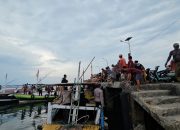 Polres Probolinggo Kirim Bantuan Air Mineral ke Warga Pulau Gili Ketapang