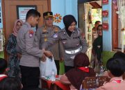 Jumat Berkah, Polres Blitar Berbagi Makanan Bergizi Gratis di Sekolah