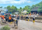Kolaborasi Polres Kediri Kota Bersama TNI dan Pemkab Tangani Banjir di Desa Tiron