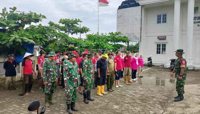 Giat Jumsih Koramil 08/Lemah Abang Desa Tanjung Baru Wujud Kepedulian TNI Dengan Masyarakat