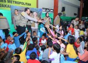 Polri Dirikan Dapur Lapangan dan Gelar Trauma Healing untuk Korban Kebakaran di Kebon Kosong