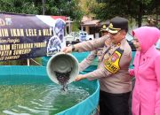 Kapolres Sumenep Tabur 12 Ribu Benih Ikan, Dukung Program Ketahanan Pangan.