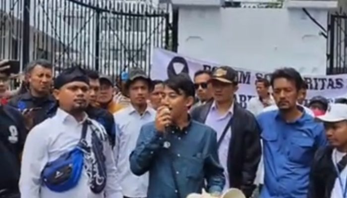 Ratusan Guru Honorer GTK Non ASN SMA/SMK Se-Jawa Barat Lakukan Aksi di Depan Gedung DPRD Jabar, Minta Dukungan Segera di Angkat PPPK