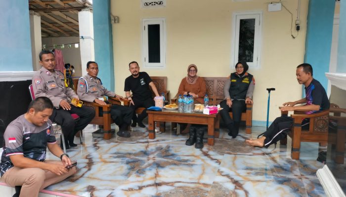 Kapolsek Kedung Waringin Jenguk Kades H. Apendi: Bentuk Empati Serta Peduli