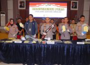 Kapolres Metro Bekasi Pimpin Konferensi Pers Kasus Pengeroyokan dan Penganiayaan yang Mengakibatkan Korban Tewas di Babelan