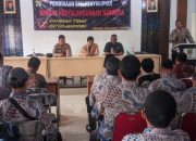 Kapolsek Cikarang Timur Berikan Arahan Dihadapan Peserta Rapat Minggon Desa Tanjung Baru