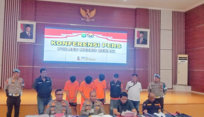 Kapolres Metro Bekasi Gelar Konfrensi Pers Terkait Aksi Tawuran Di Wilayah Pebayuran Yang Mengakibatkan Jatuh Korban Jiwa