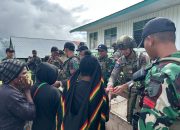 TNI-Polri Gelar Bakti Sosial Kepada Warga Kiwirok.