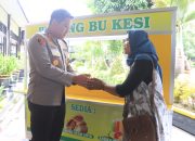 Dukung Pemulihan Ekonomi, Polres Malang Beri Modal Usaha Untuk Keluarga Korban Kanjuruhan.