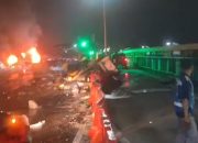 Kecelakaan Maut Gerbang Tol Ciawi Arah Jakarta 8 Orang Meninggal Dunia.