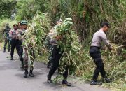 Perkuat Sinergitas dan Soliditas TNI – Polri di Malang Kompak Laksanakan Karya Bakti pada HUT ke – 64 Kostrad.