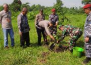Sinergitas Polres Probolinggo Bersama TNI Lestarikan Lingkungan Tanam Pohon di Gunung Bentar.