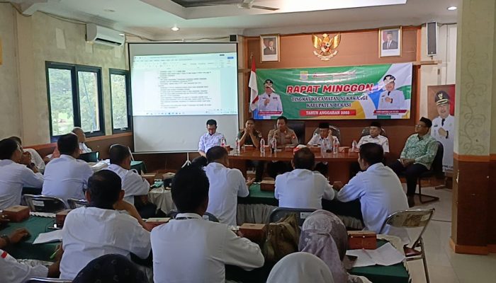 Kapolsek Tambelang Ajak Warga Bekerjasama Jaga Kamtibmas Dalam Rapat Minggon Tingkat Kecamatan Sukawangi.