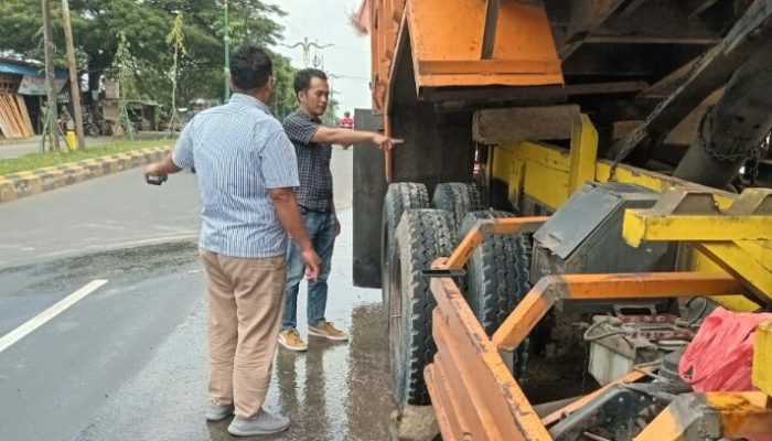 Nahas, Sopir Dump Truck Tewas Tertimpa Mobilnya Sendiri Saat di Perbaiki
