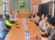 Jalin Sinergitas Antara TNI POLRI, Kapolsek Tambelang Menerima Kunjungan Danramil 10 Sukatani.