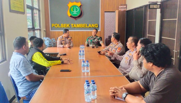 Jalin Sinergitas Antara TNI POLRI, Kapolsek Tambelang Menerima Kunjungan Danramil 10 Sukatani.