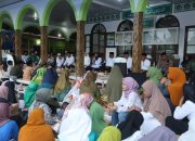 Bupati Banyuwangi Ipuk Fiestiandani Keliling Masjid Untuk Mengajak Masyarakat Berbuka Dan Tarawih Bersama.