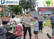 Berkah Ramadan Kapolrestabes Surabaya Bagikan 300 Paket Takjil.