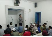 Kapolsek Kenjeran Mengadakan Sholat Tarawih Di Langgar Silahturahmi.