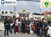 Aliansi Madura Indonesia Bagikan 1.000 Paket Takjil di Serambi Ampel.