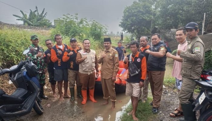 Sekcam Cikarang Timur Monitoring Wilayah Yang Terdampak Banjir Usai di Guyur Hujan Deras dan Luapan Air Sungai