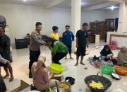 Kapolsek Cikarang Timur Pantau Warga Terdampak Banjir Akibat Luapan Kali Cibeet di Desa Cipayung.
