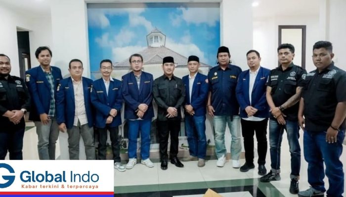 Bupati Bekasi, Ade Kuswara Kunang Menerima Audiensi Pengurus Karang Taruna Kabupaten Bekasi.