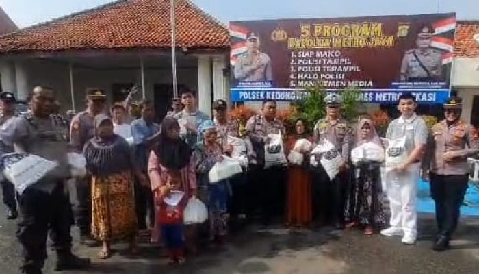 Bantu Warga Tidak Mampu, Yayasan Buddha Tzu Chi Gelar Bhakti Sosial Bersama Polsek Kedung Waringin