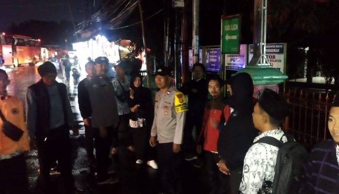 Polsek Sukatani Lakukan Pengamanan Keberangkatan Massa Aksi Unjuk Rasa Tenaga Guru Honorer