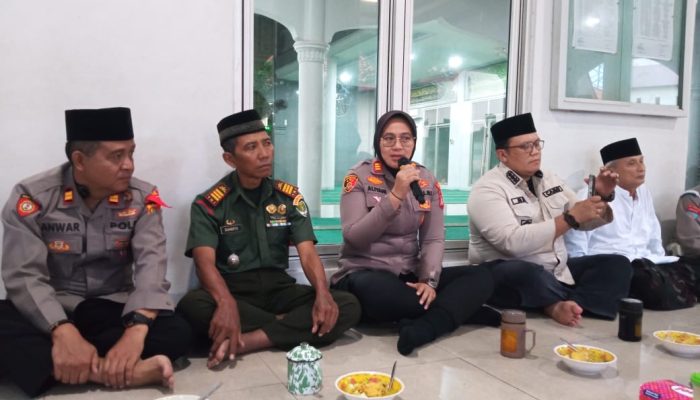 Pererat Silaturahmi Polsek Bersama Forkopimcam Kedung Waringin Gelar Buka Puasa Bersama Pengurus Masjid AL- MUTAQIN.