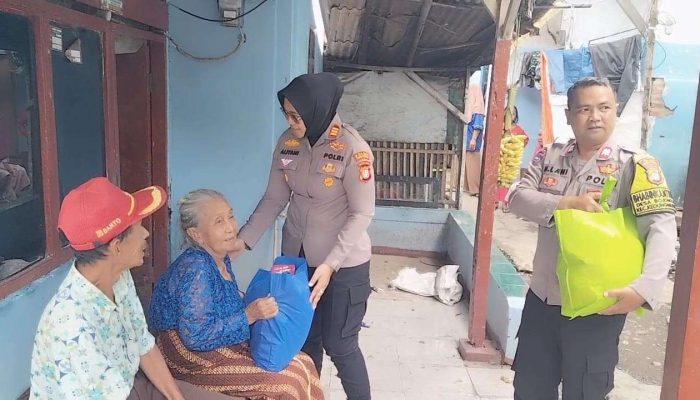 Kapolsek Kedung Waringin Pimpin Jum’at Berkah Berikan Sembako Kepada Warga Kurang Mampu