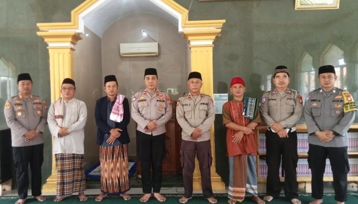 Safari Ramadhan, Kapolsek Tambelang Melaksanakan Sholat Jum’at di Masjid Al-Huda