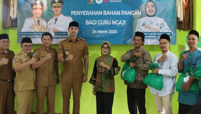 Pemkab Bandung Distribusikan Bantuan Cadangan Pangan Kepada 15.852 Guru Ngaji Bidang SD dan SMP