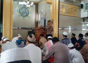 Kapolsek Cikarang Timur Berikan Himbauan Harkamtibmas Jelang Idul Fitri Saat Safari Jum’at di Kp Bugel Salam