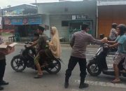 Polsek Cikarang Timur Kembali Bagikan 150 Paket Takjil Kepada Para Pengendara Dan Pemudik