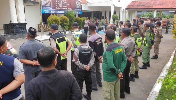 Polsek Kedung Waringin Melaksanakan Apel Gelar Pasukan Pengamanan Malam Takbiran Sambut Idul Fitri 1446.H