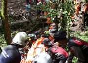 Hari Kedua Evakuasi, Polisi dan Tim SAR Gabungan Berhasil Temukan 9 Korban Longsor di Pacet Mojokerto.