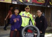 *Polres Ponorogo Respon Cepat Bantu Pemudik yang Mengalami Kendala di Jalan.