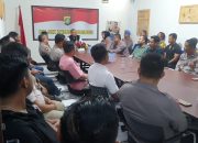 Kunjungi Polsek Kedung Waringin, Kapolres Metro bekasi Tegaskan untuk bersama sama tingkatkan kepercayaan Publik terhadap kinerja Polri.