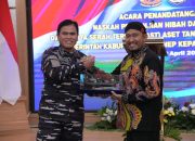 Penandatanganan Naskah Perjanjian Hibah Dan Berita Acara Serah Terima Dilakukan Bupati Achmad Fauzi Wongsojudo.