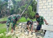 Dengan Semangat Gotong Royong, Satgas Pamtas RI-PNG Yonif 131/Brajasakti Bersama Warga Bangun Gereja di Perbatasan Papua