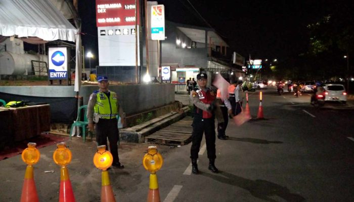 Antisipasi Lonjakan Arus Balik Petugas Gabungan Pos Gatur Wilayah Hukum Polsek Kedung Waringin Laksanakan Gatur Lalu Lintas di H+3 Lebaran