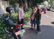 Antisipasi pohon Tumbang, Personil Polsek Kedung Waringin Amankan Penebangan Pohon di Jalur Pantura 