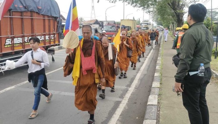 Rombongan Longmarch Biksu Thudong Thailand, Mendapat Pengawalan Polsek Cikarang Timur