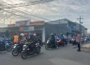Demi Pelayanan Terhadap Masyarakat Polsek Cikarang Timur Lakukan Pengaturan Lalu Lintas Pagi Hari.